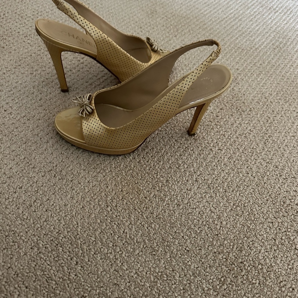 CHANEL Gold Peep-Toe Heels with Bow Accent - Picture 2 of 4